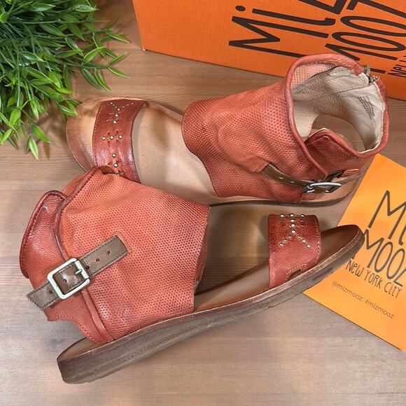 Miz Mooz Forge Leather Wide Width Sandals Size 40W - Picture 2 of 12